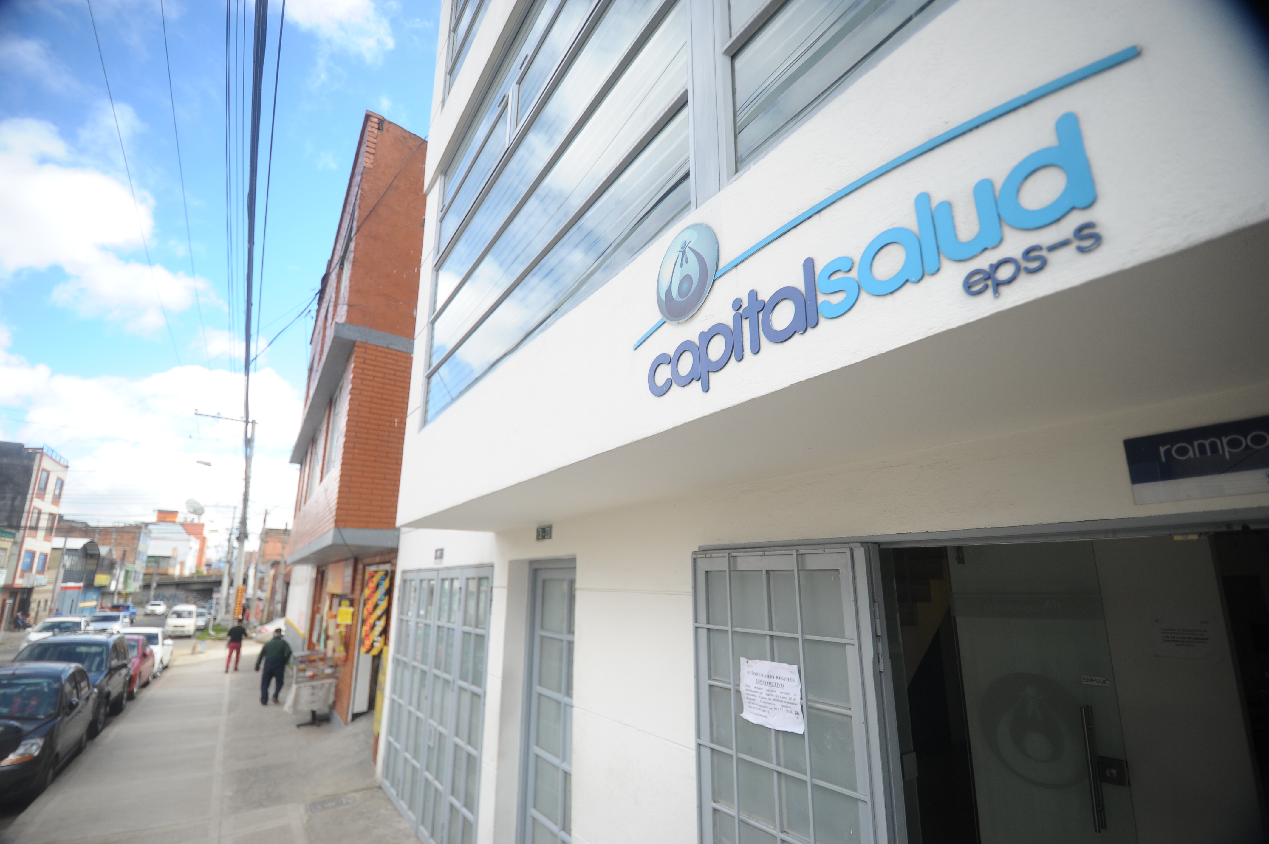 Fachada de un centro médico de esta EPS.