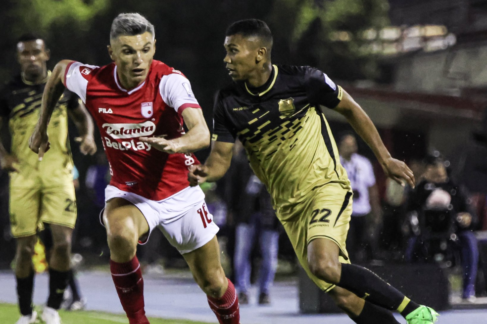 Santa Fe y Águilas Doradas, en su partido en Rionegro.