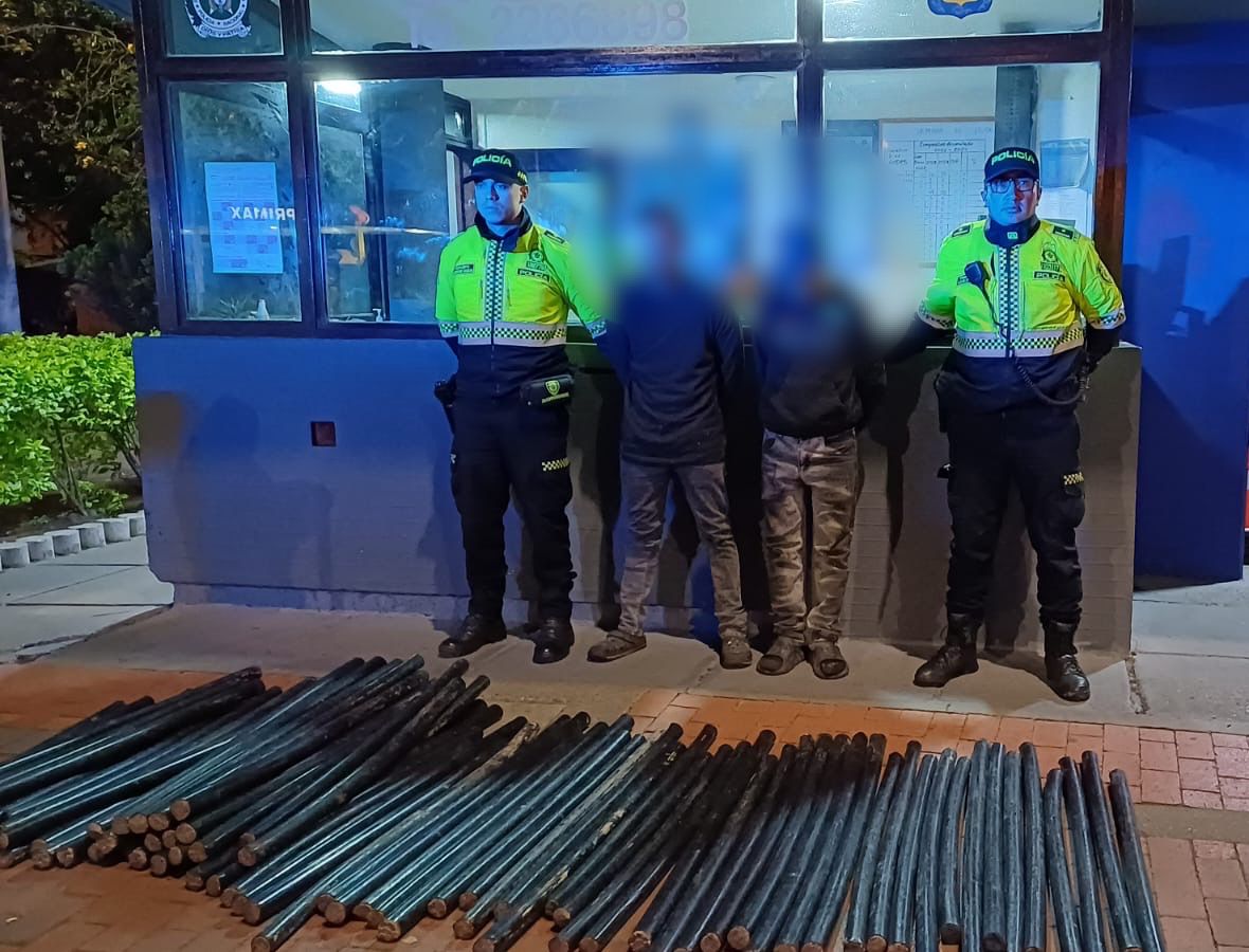 Sujetos fueron capturados cuando paseaban con cables de fibra óptica robados