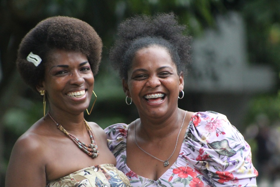 Liliana y Sofía, dos de las 32 mujeres que conforman la Casa de Eventos del Pacífico.