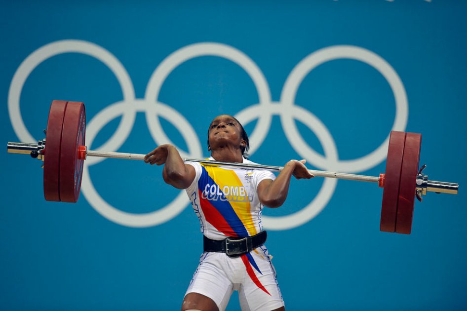 Colombia se queda sin medalla en categoría de 58kg de levantamiento de pesas
