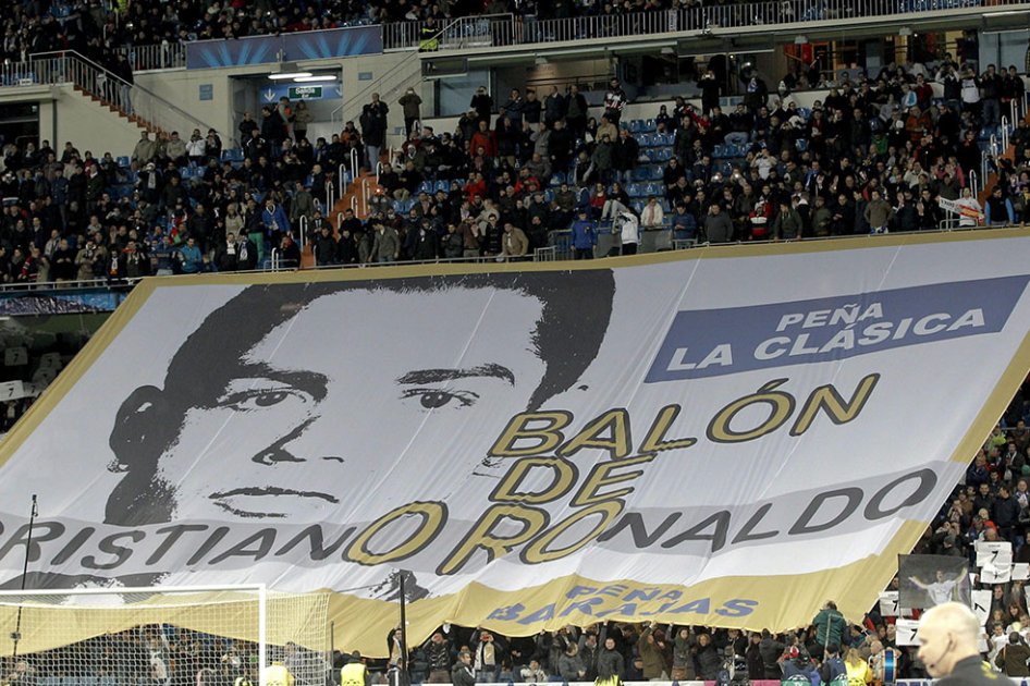 Piden Balón de Oro para Cristiano Ronaldo con miles de máscaras en Madrid