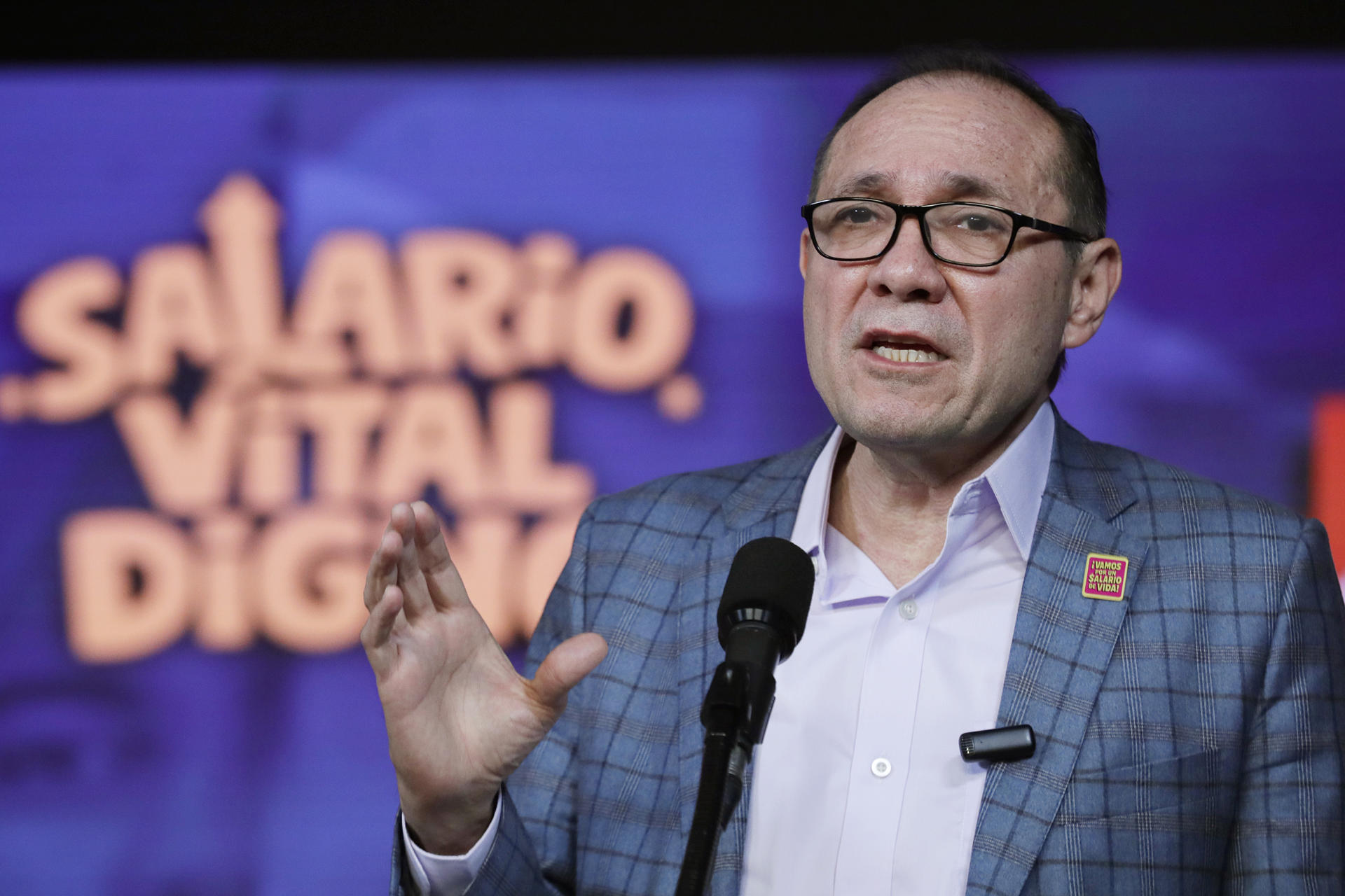 Guía para entender el enredo del salario mínimo en Colombia