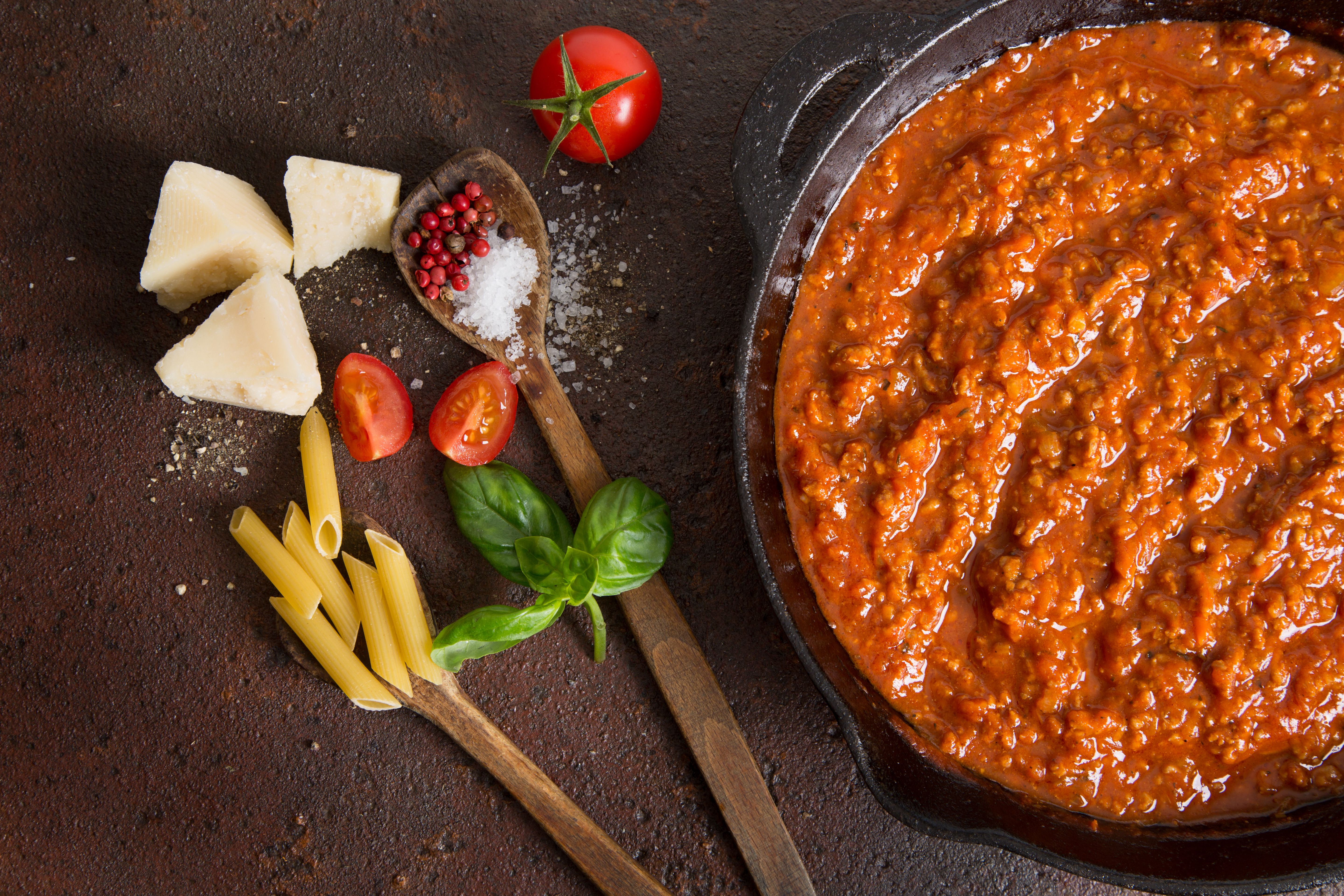 Cómo hacer carne molida guisada con salsa de tomate