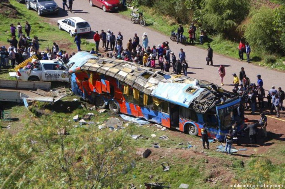 Tragedia en Perú: Accidente de bus escolar deja siete muertos