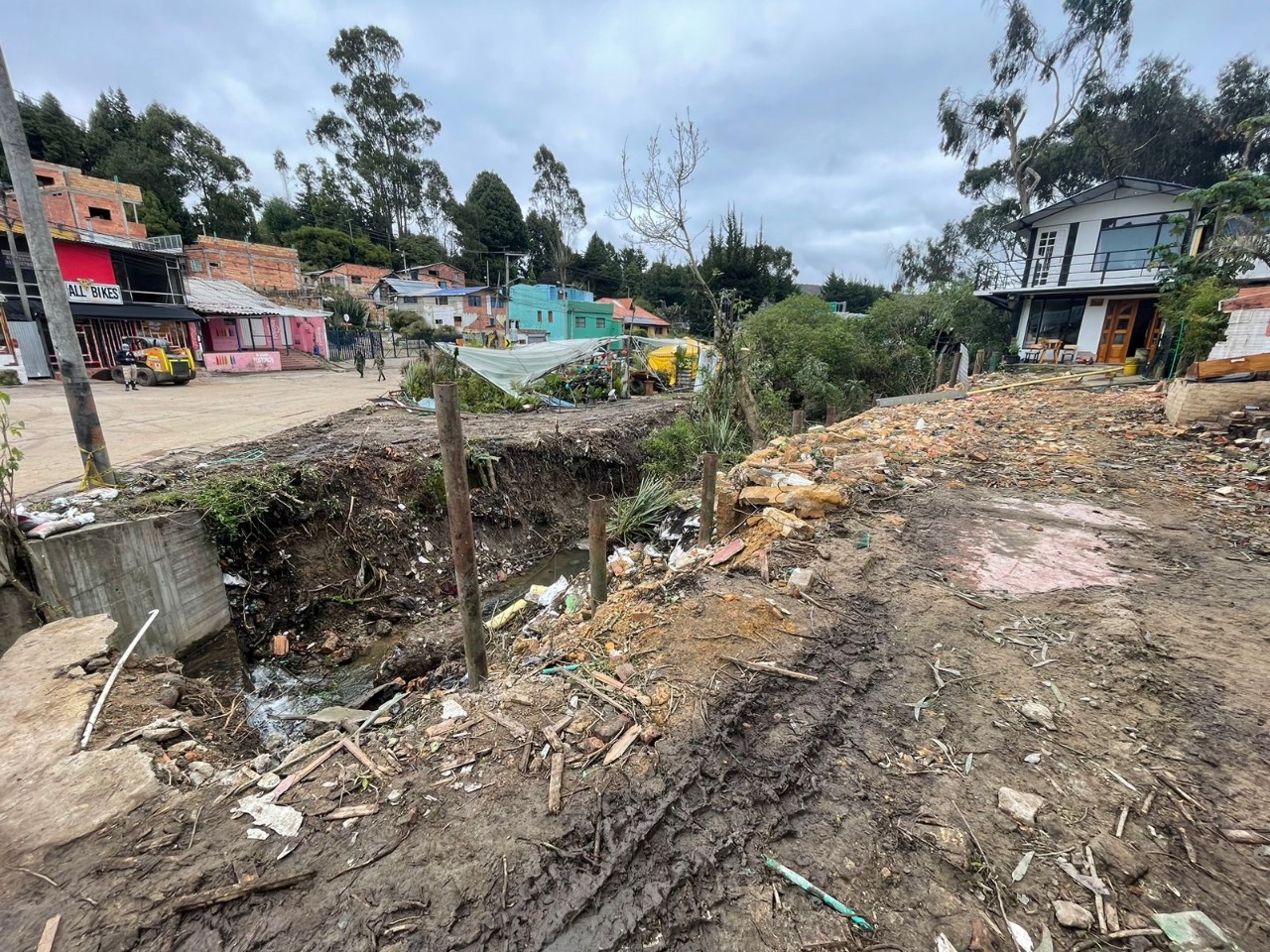 Relatos de comerciantes afectados muestran la importancia de la vía a La Calera