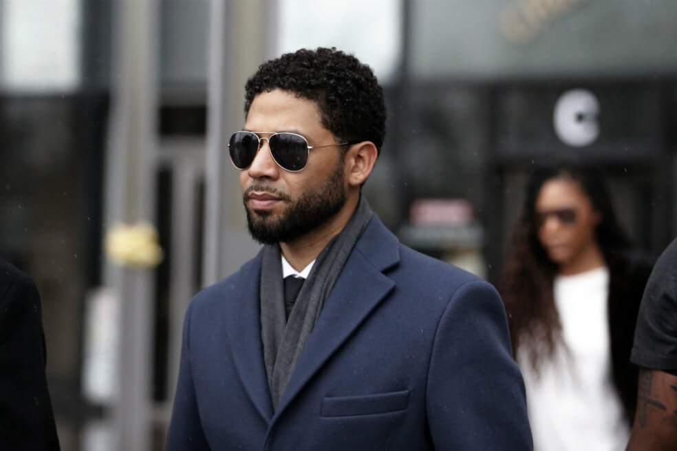 Jussie Smollett se declara no culpable de planificar ataque racista en su contra