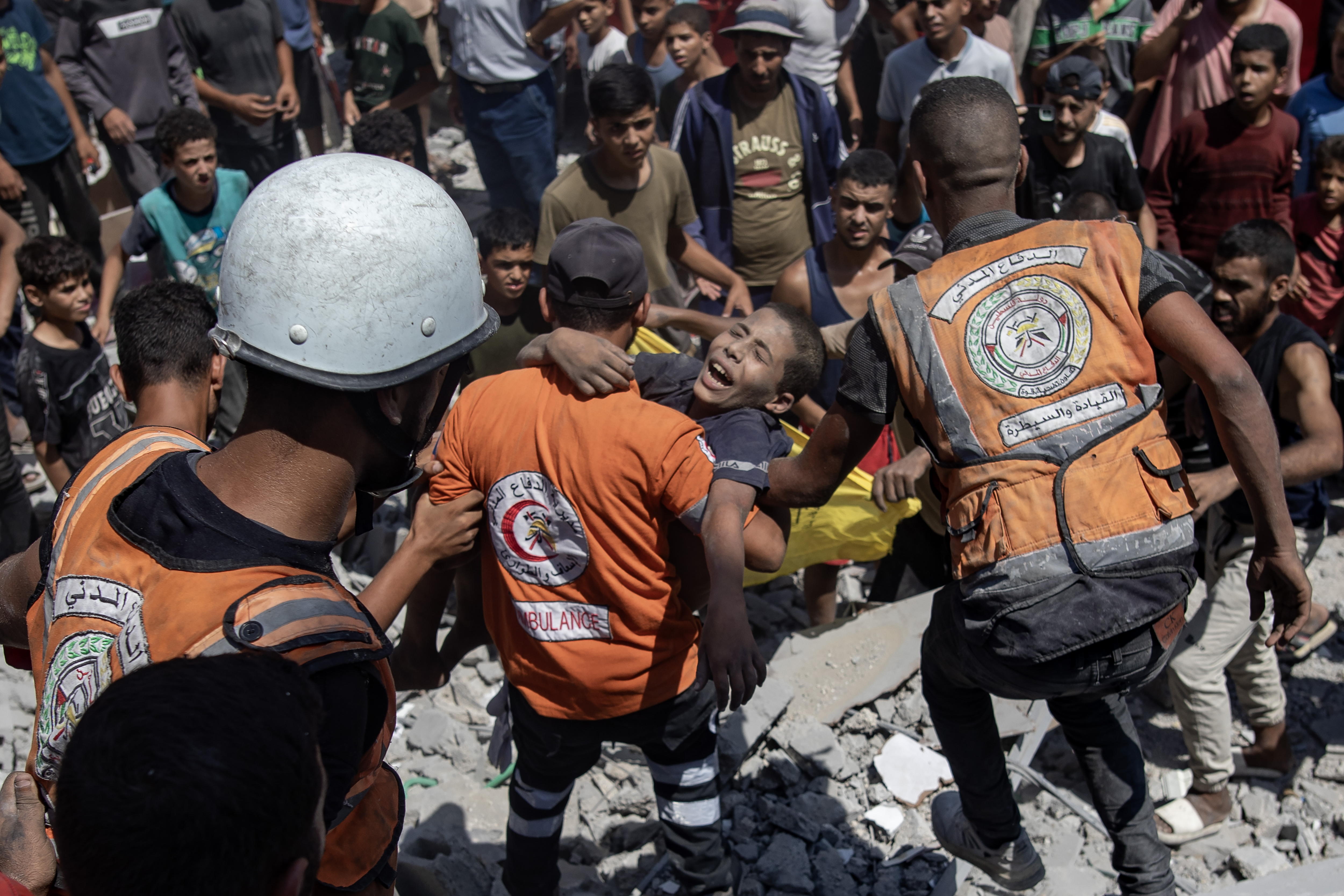 Una crisis por polio fuerza pausas humanitarias en la Franja de Gaza
