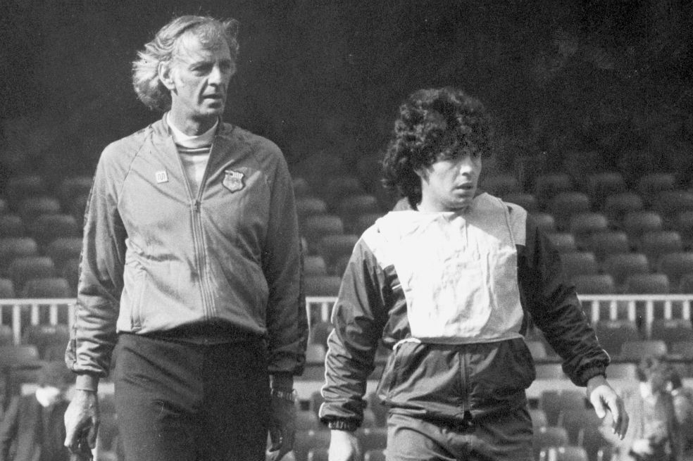 Menotti: “Estoy hecho mierda por la muerte de Maradona”