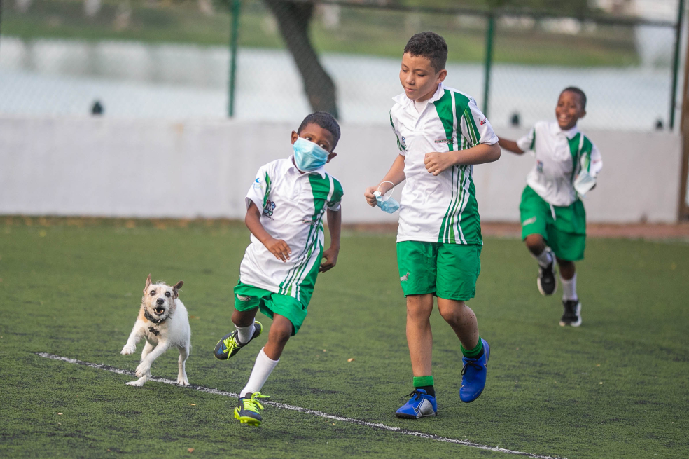 El fútbol y sus milagros en el mar
