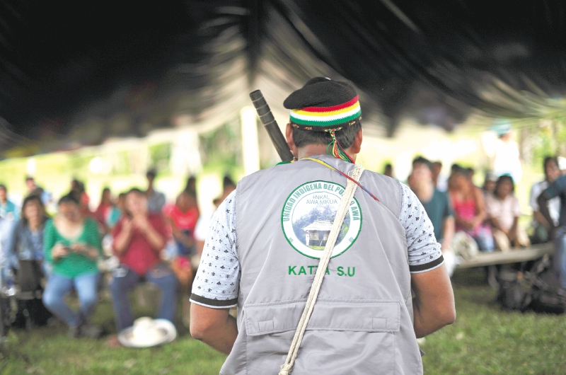 Awás de Tumaco resisten a los armados