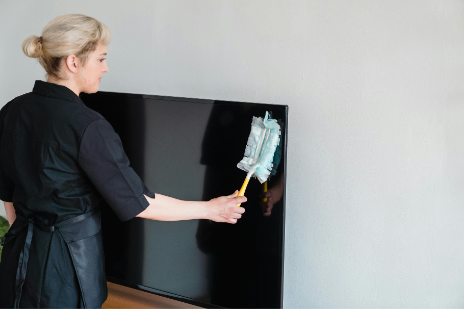 ¿Con qué se puede limpiar la pantalla de un televisor para que no se dañe?