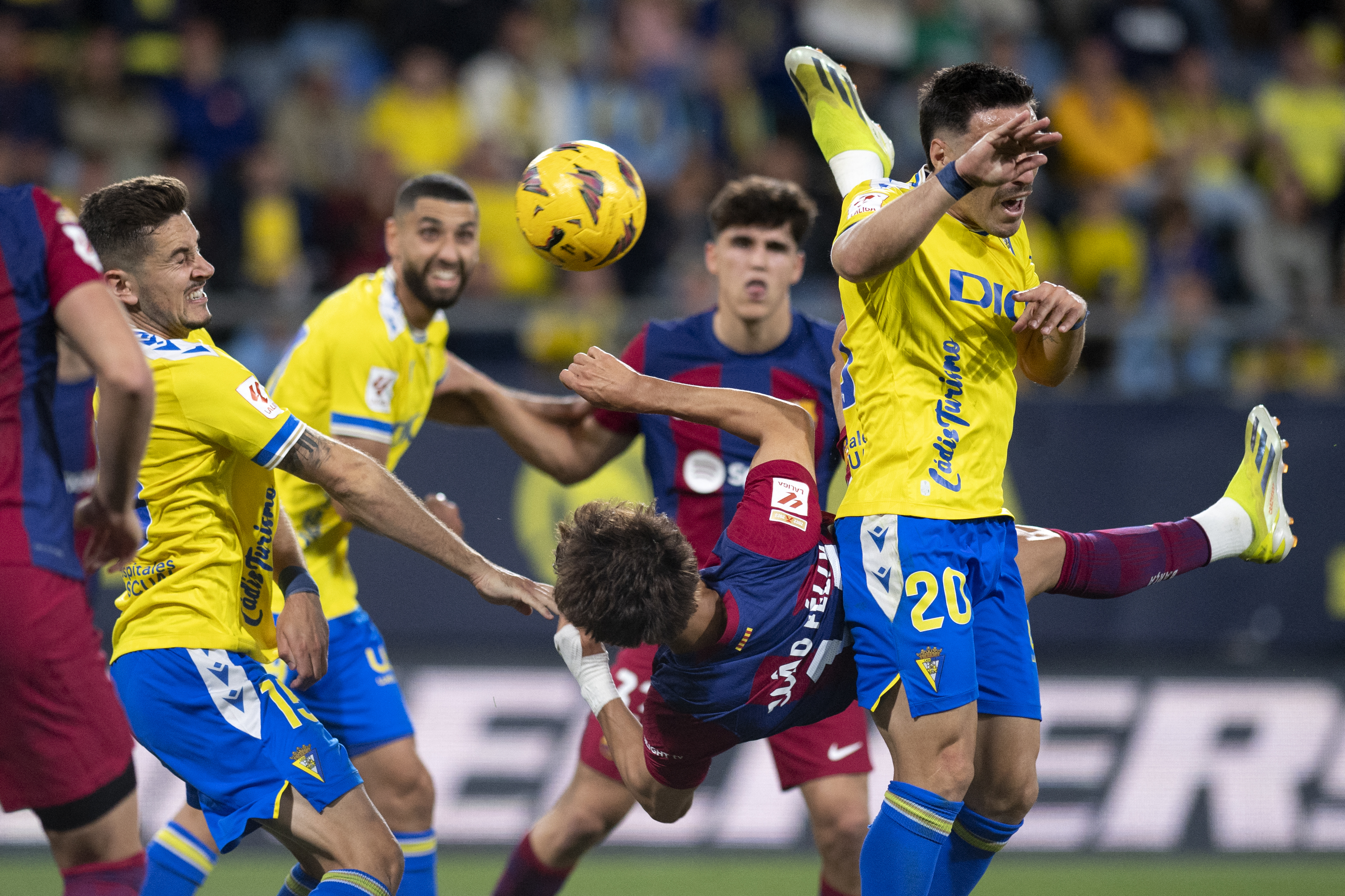 ¿Chilena o tijera? Golazo de Joao Félix con Barcelona en España: mírelo en video