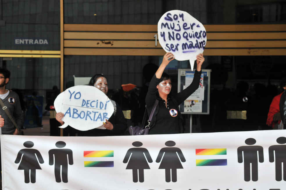 Mujer salvadoreña clama por un aborto para salvar su vida
