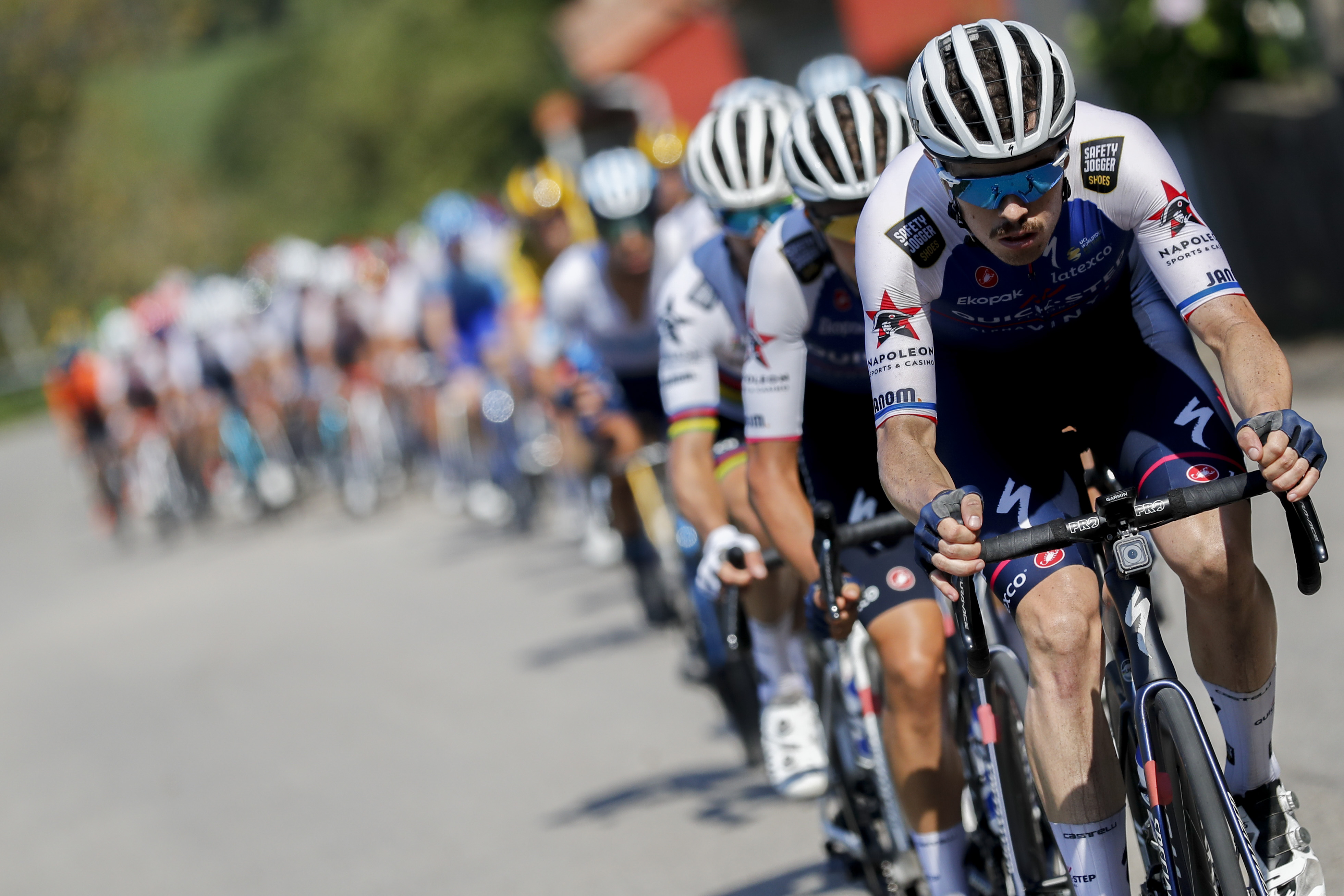 Por covid-19, se retiró el quinto de la general en la Vuelta a España
