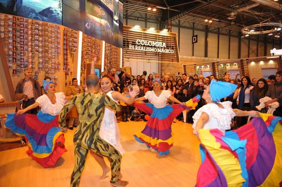 Más de siete mil personas disfrutaron de la alegría, el baile y la gastronomía que ofreció el Stand de Colombia en Fitur 2014. 