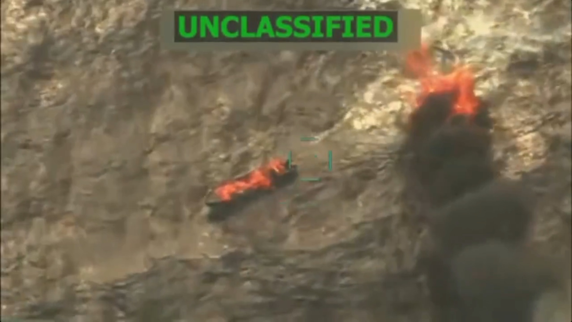 AME9959. WASHINGTON (ESTADOS UNIDOS), 15/09/2025.- Captura de video tomado de la red social Truth Social de la cuenta @realDonaldTrump del presidente de Estados Unidos, Donald Trump, que muestra una embarcación en llamas luego de ser atacada en el mar Caribe. Estados Unidos atacó este lunes una segunda lancha en el mar Caribe que transportaba presuntamente a tres narcotraficantes venezolanos, anunció Trump. EFE/ @realdonaldtrump /SOLO USO EDITORIAL/NO VENTAS/SOLO DISPONIBLE PARA ILUSTRAR LA NOTICIA QUE ACOMPAÑA (CRÉDITO OBLIGATORIO)
