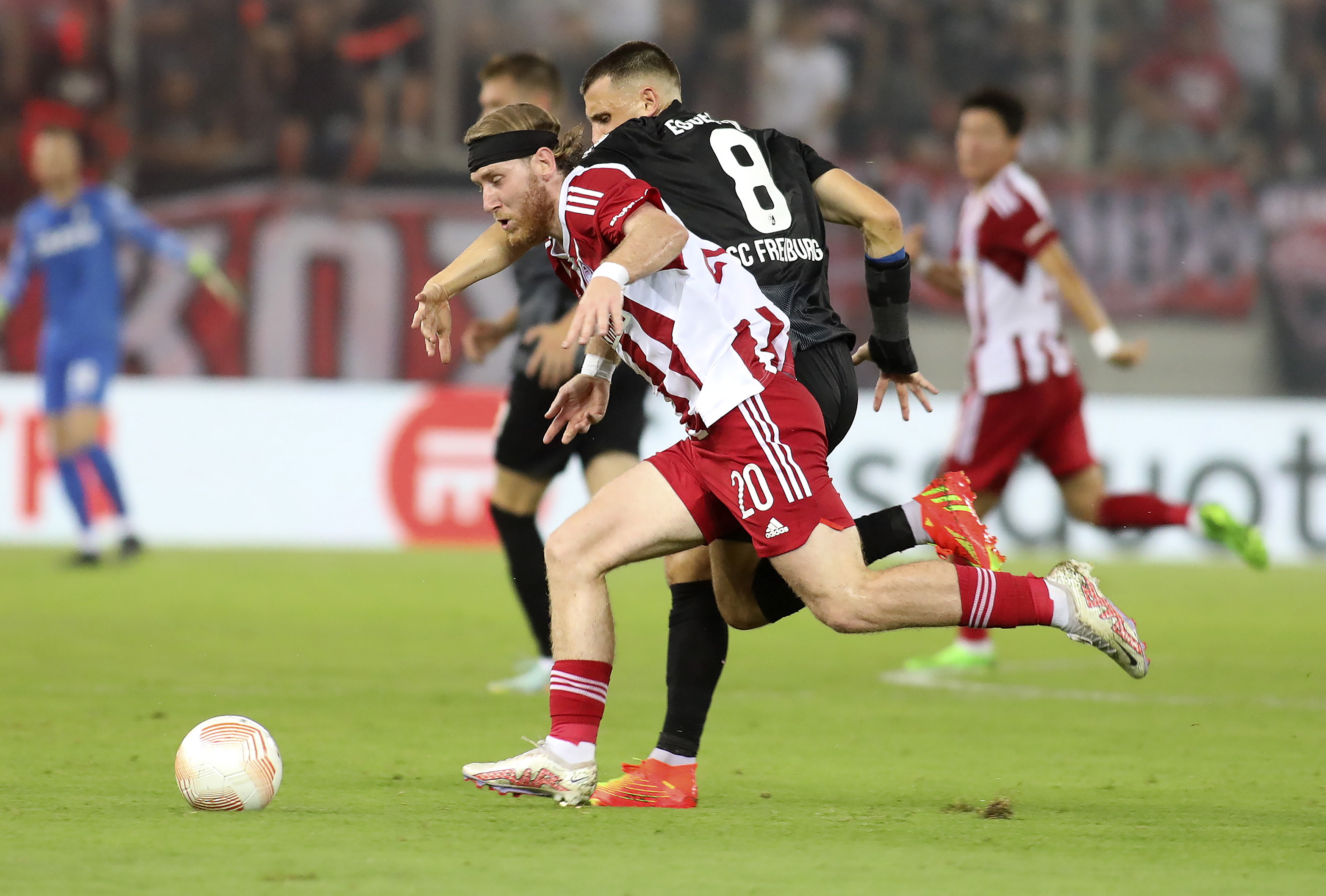 Olympiacos, el nuevo equipo de James Rodríguez, fue goleado en la Europa League