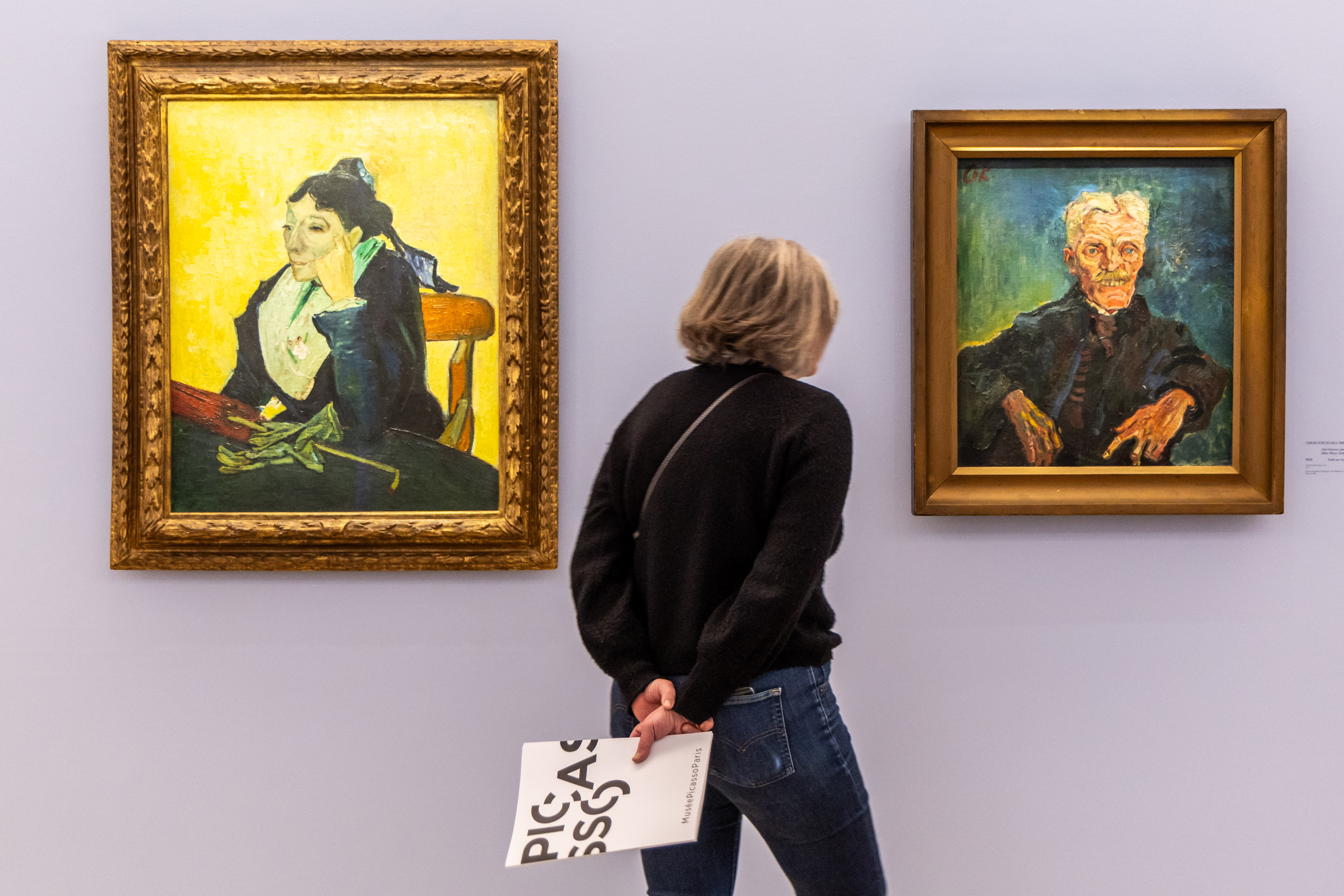 Nuevo estudio revela los beneficios para la salud de ver arte en galerías