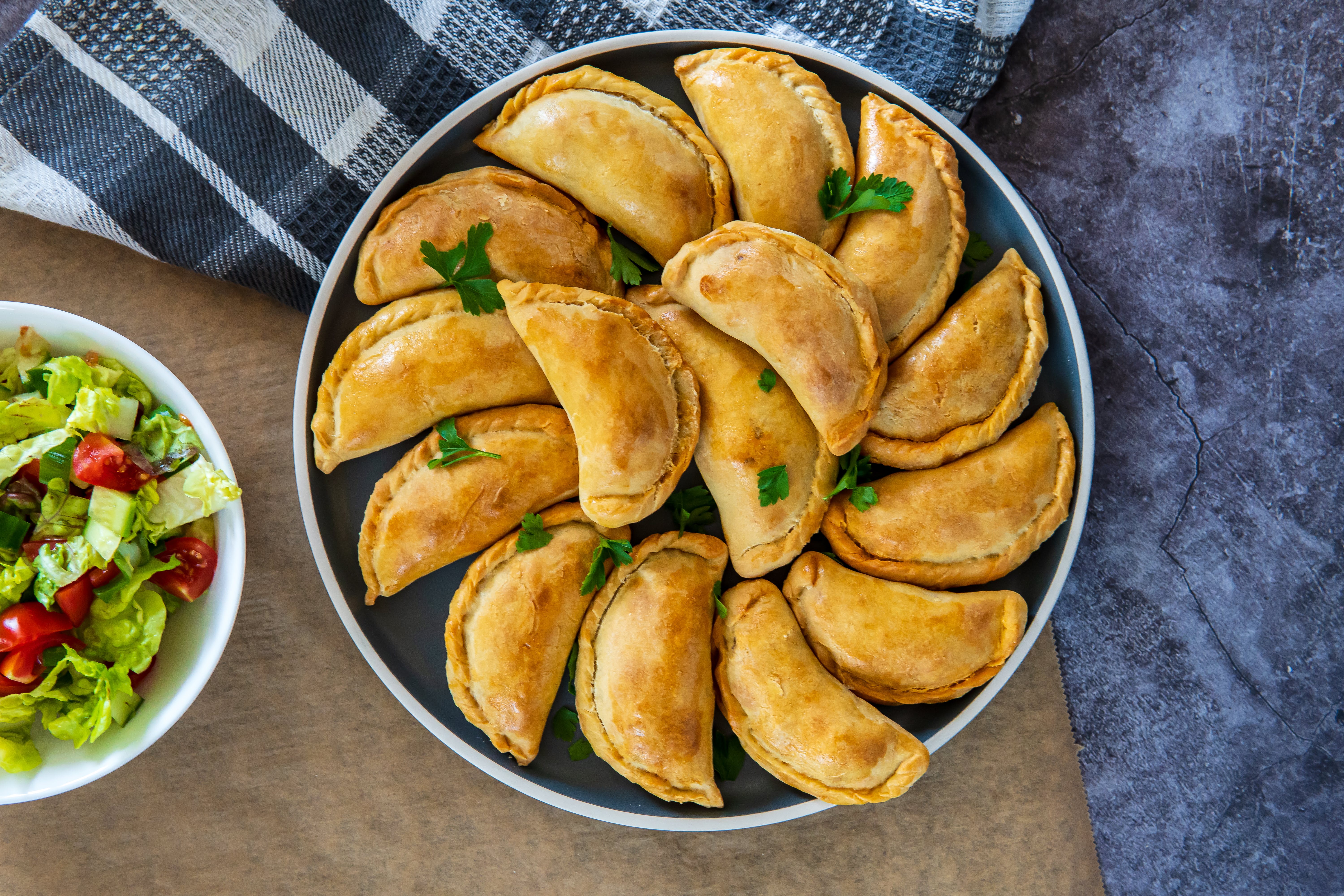 Empanadas de queso para disfrutar en una tarde de onces