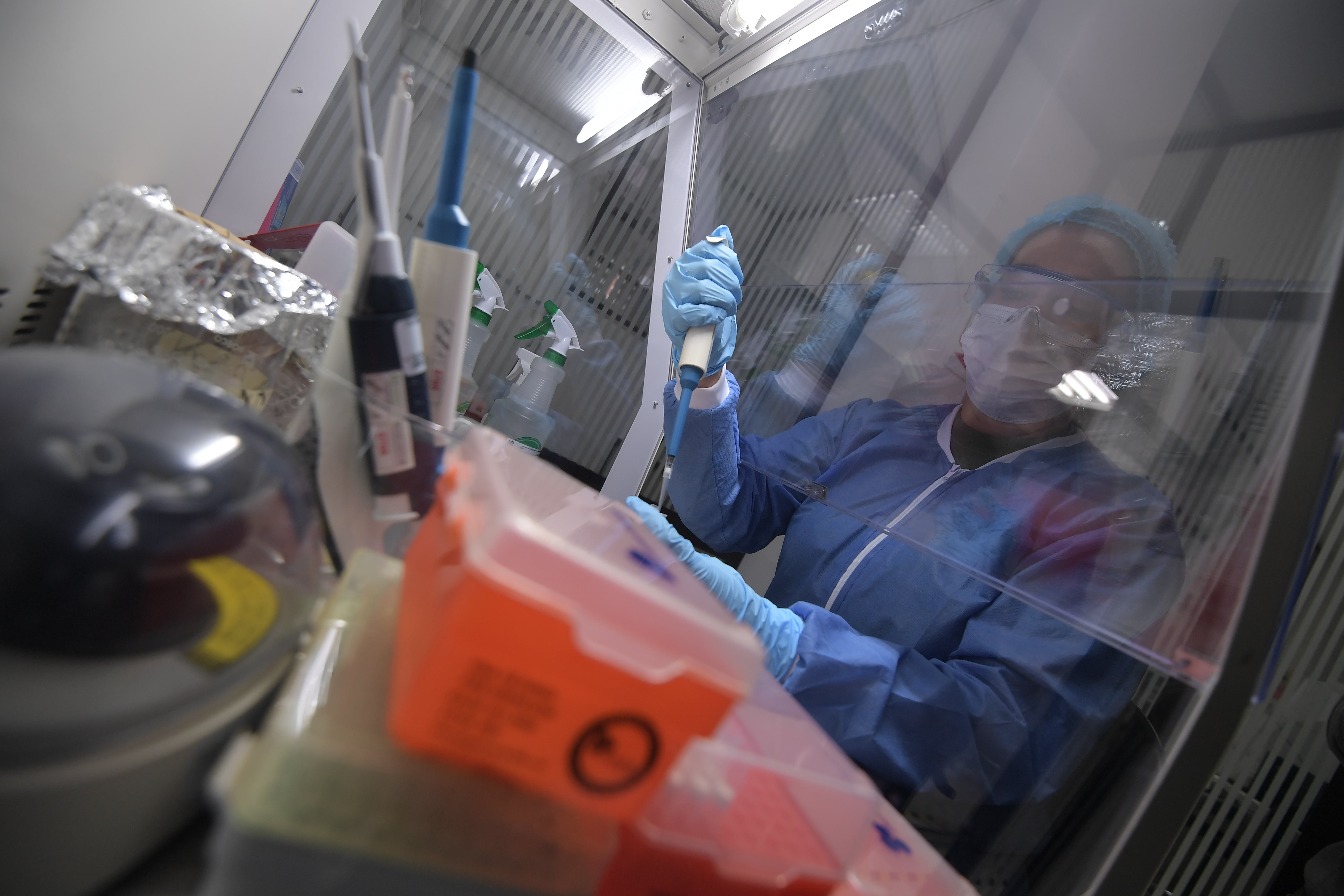 OMS llamó a la nueva variante Omicron y la designó como “variante de preocupación”