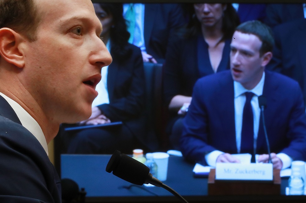 Mark Zuckerberg testifica en el marco del escándalo de Cambridge Analytica.