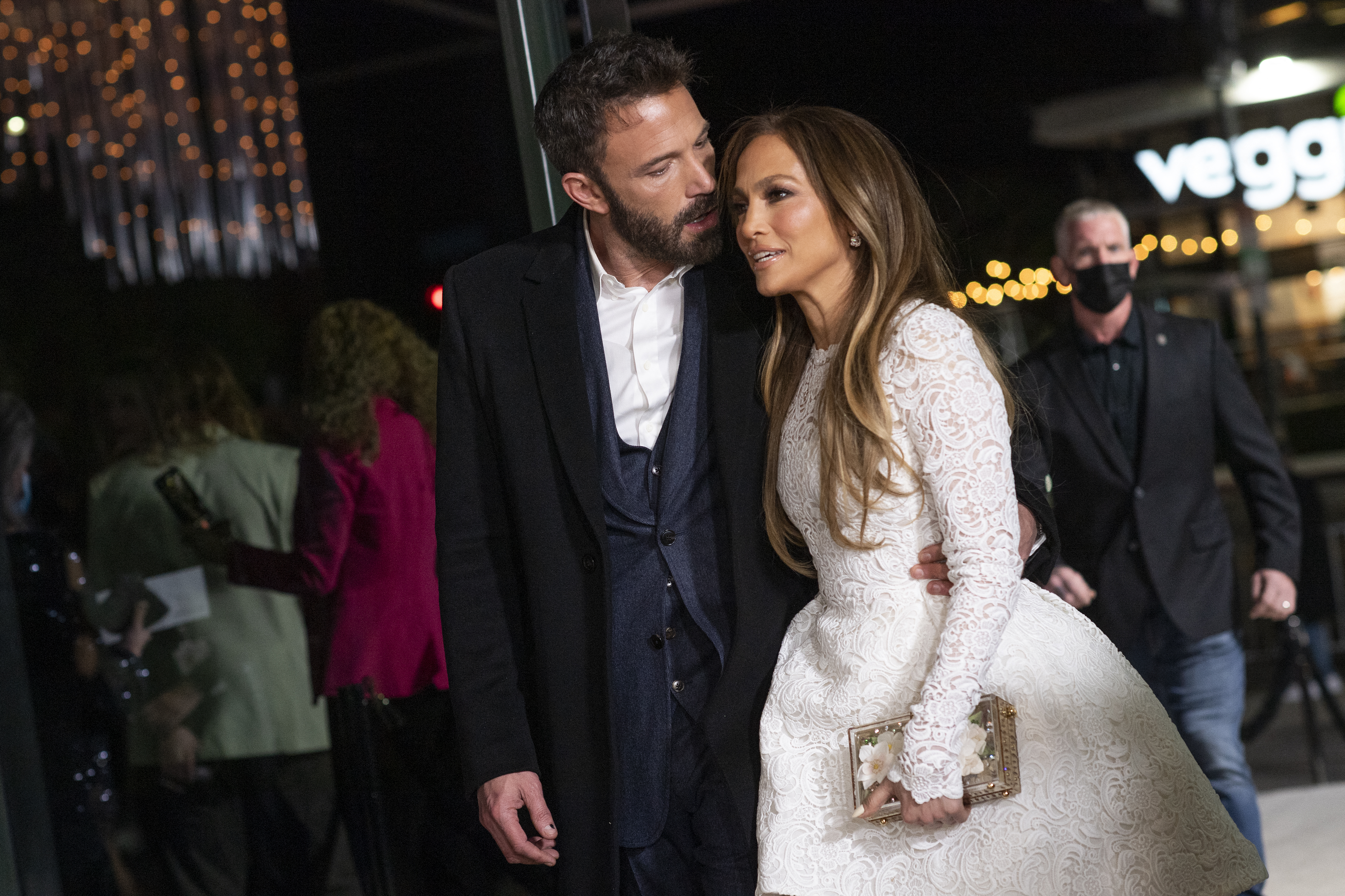 ¿Ben Affleck y Jennifer López volvieron? Los grabaron dándose un beso