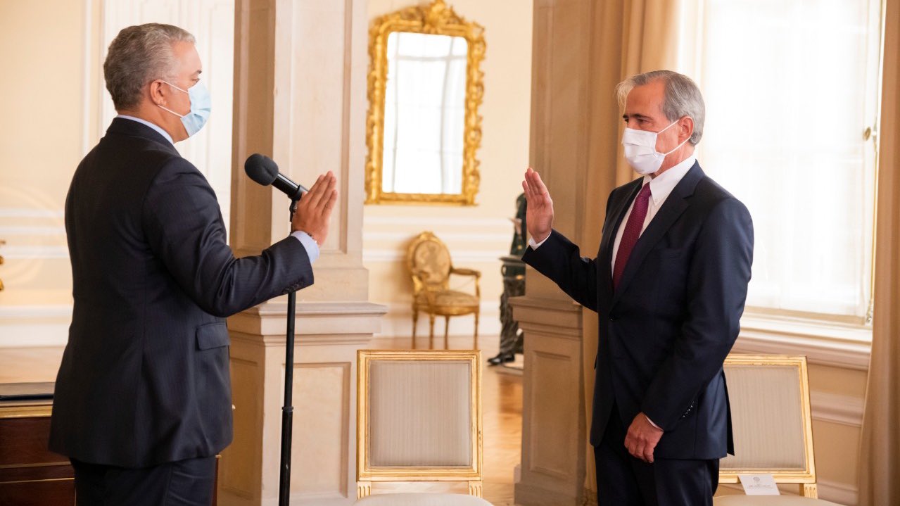Jaime Jaramillo Vallejo tomó posesión como codirector del Banco de la República