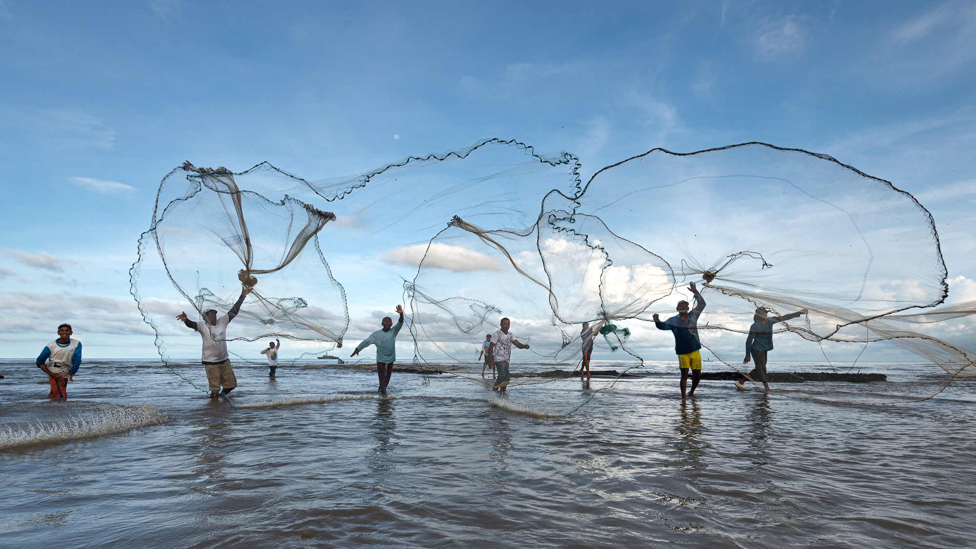 “Danza de atarrayas”, fotografía tomada en Tolú por Olga Burgos y que fue seleccionada para participar en la FIAP Colour Biennial - Greece 2023.