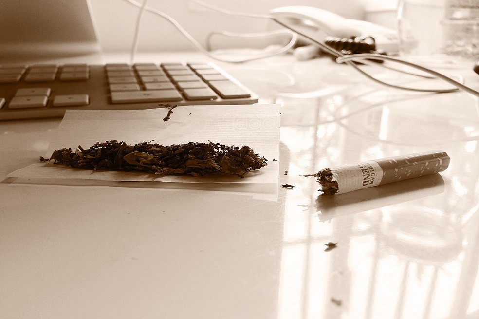 Identificaron a las tres niñas que aparecen en un video fumando marihuana