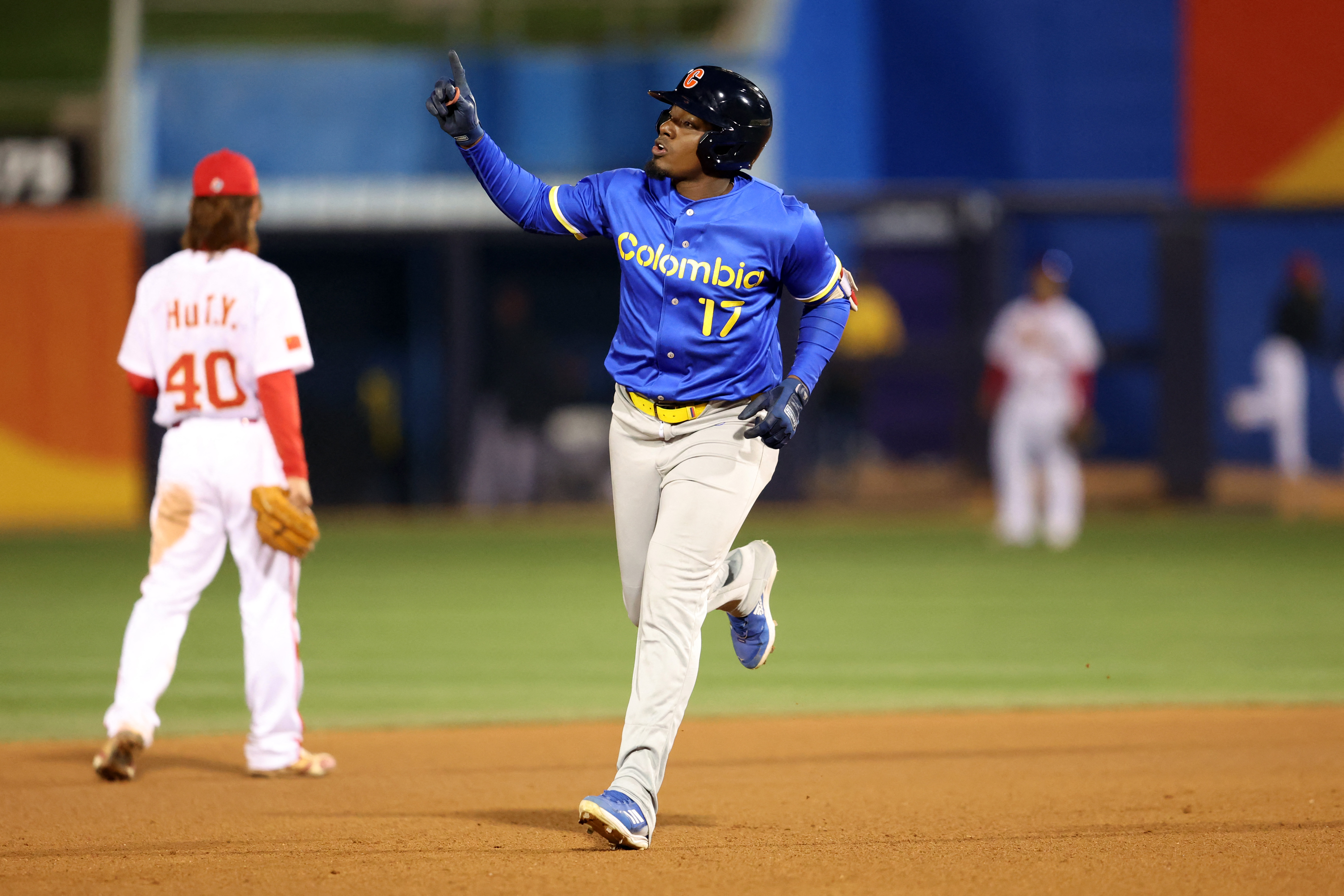 Colombia se impuso 8-1 sobre China en las eliminatorias del Clásico Mundial de Béisbol en Arizona.