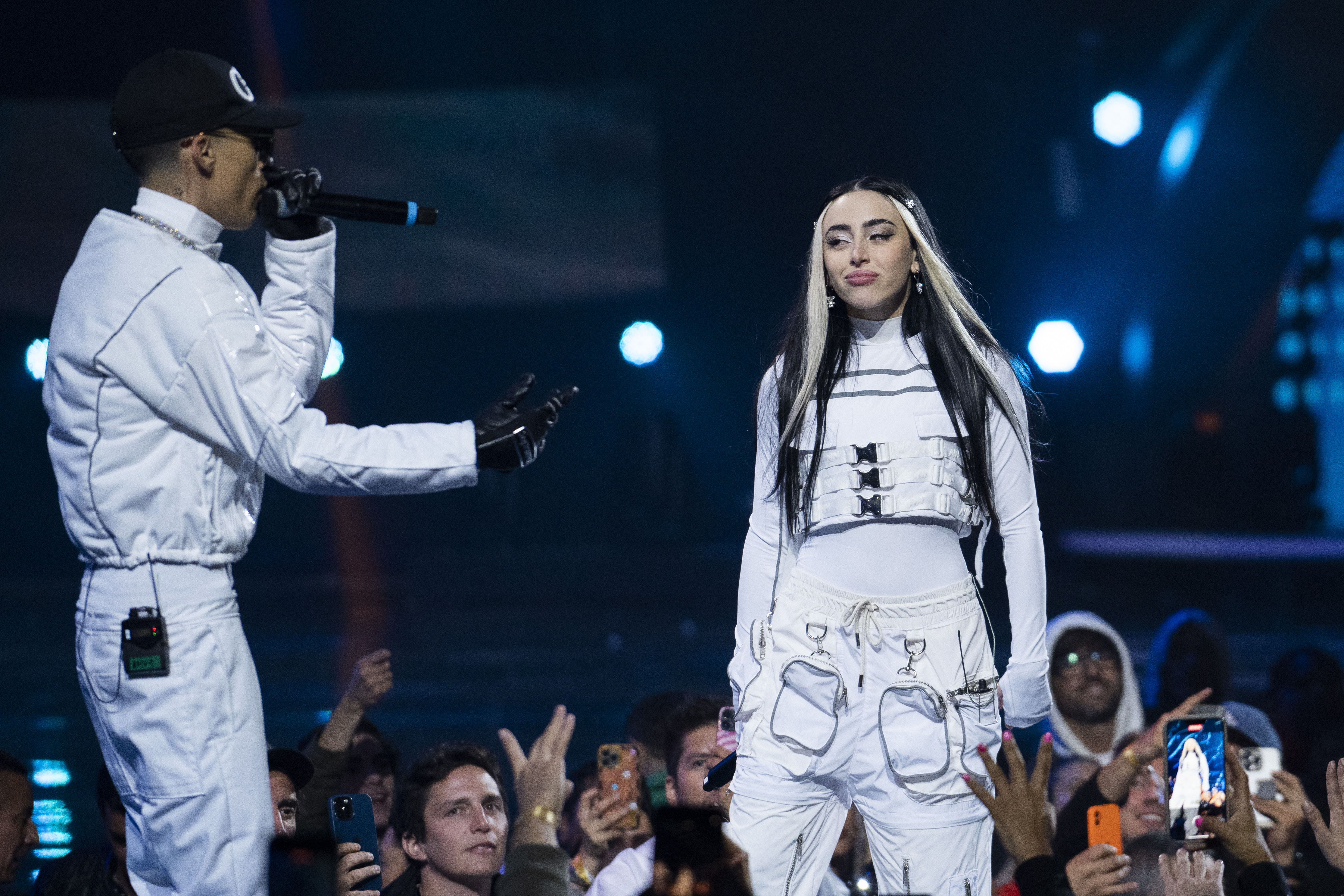 ¿Ya superó a Peso Pluma? Nicki Nicole fue vista con famoso cantante en discoteca