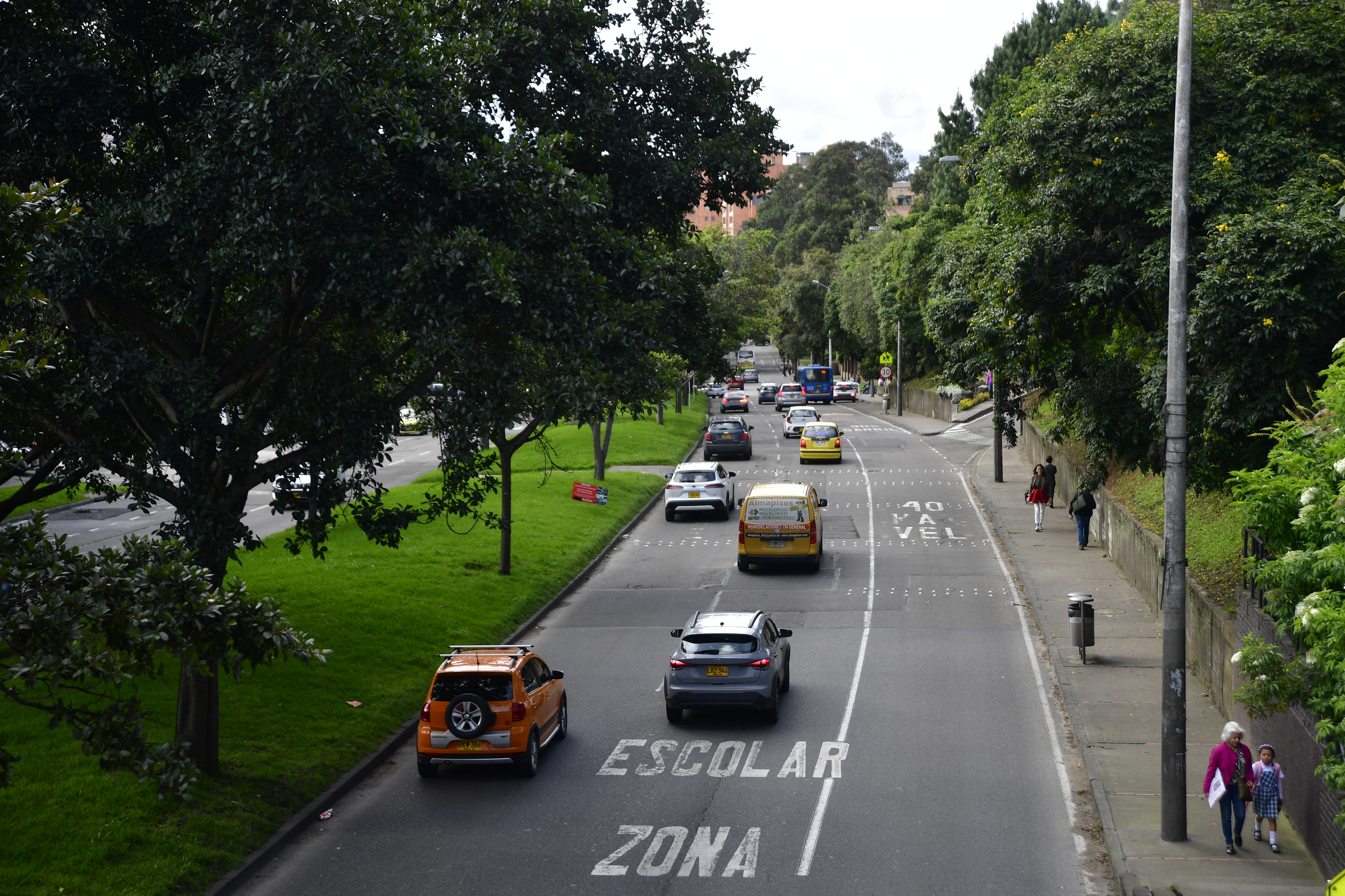 Esta es la velocidad máxima para manejar en zonas residenciales y escolares en Colombia 2026