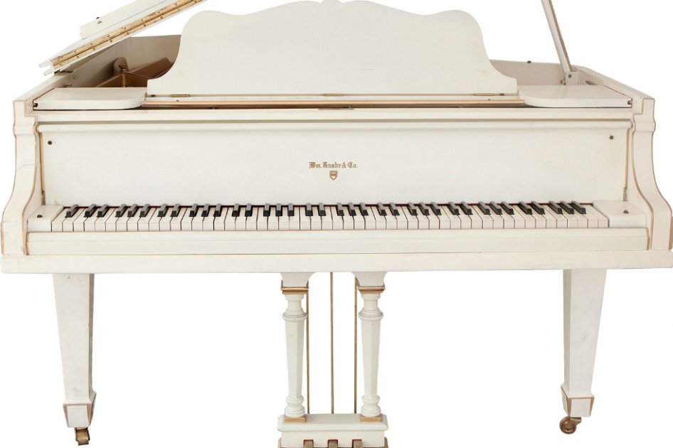 Subastan un piano de Presley y una pieza de batería de Los Beatles