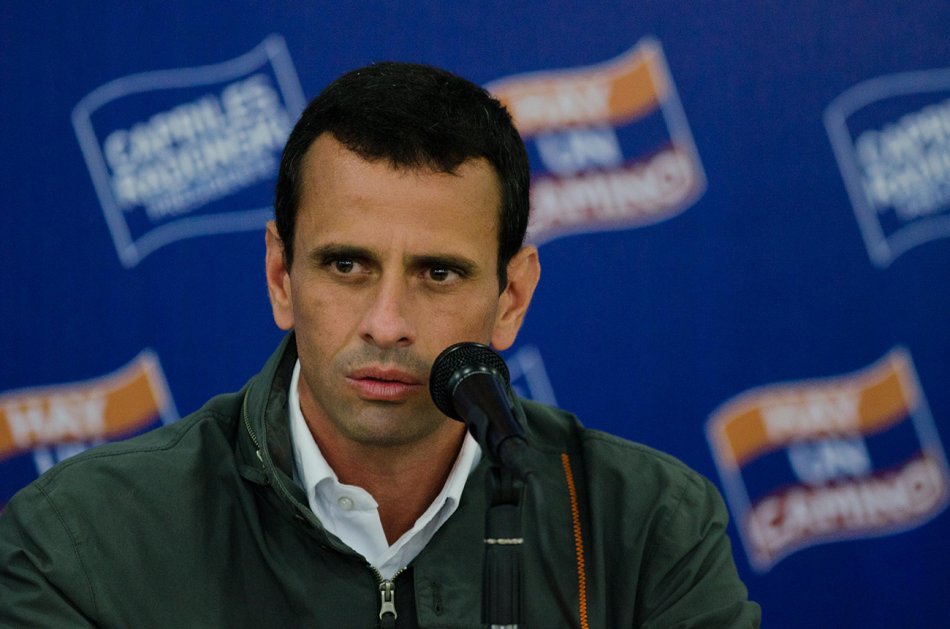 Capriles dice que chavismo considera referendo para revocar mandato de Maduro