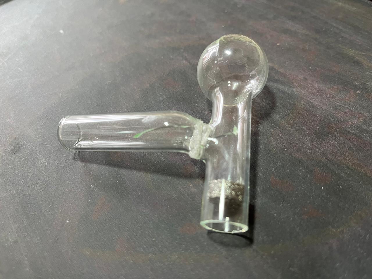 Pipa del kit de reducción de daños elaborada por Alberto y presentada a los organismos de salud de Francia.
