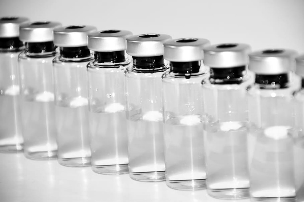 Invima alerta por contaminación microbiológica en lotes de un medicamento