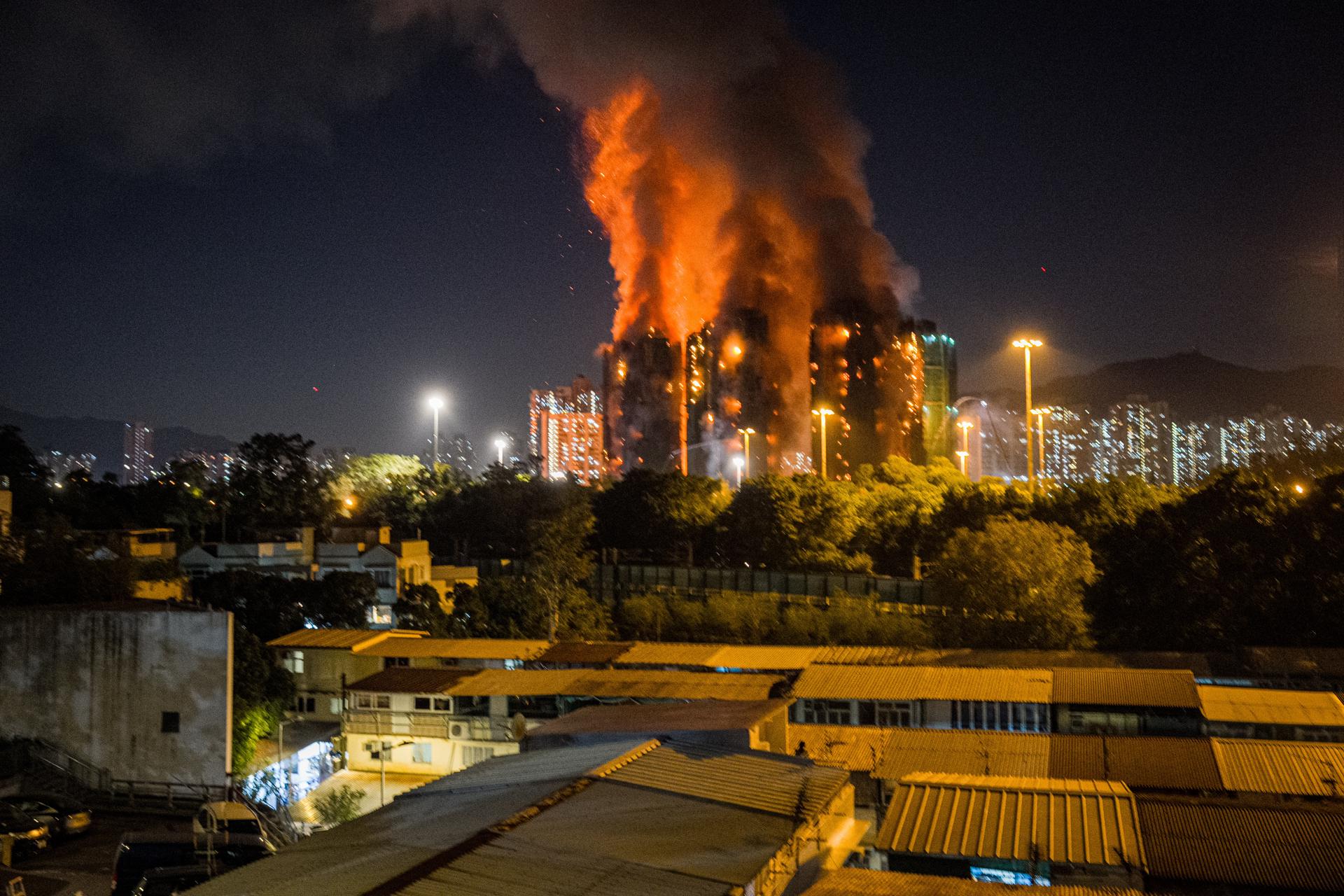 Incendio en Hong Kong deja al menos cuatro personas muertas