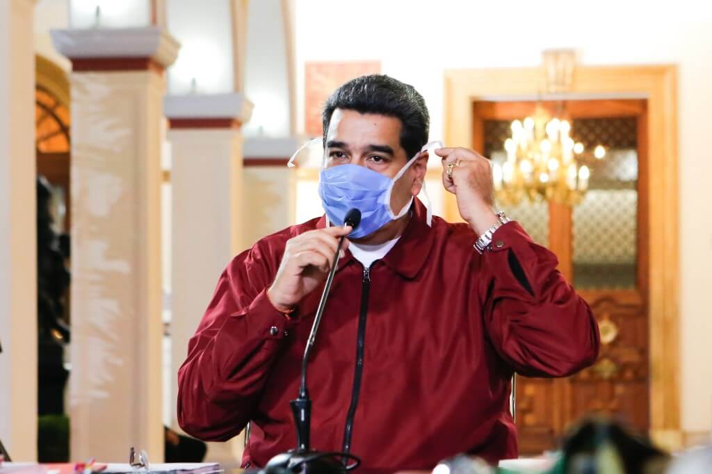 Maduro aprovecha la crisis del coronavirus para “quebrar” el cerco diplomático