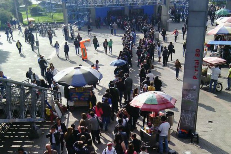 Congestión y caos en Portal 80 de Transmilenio por accidentes de tránsito