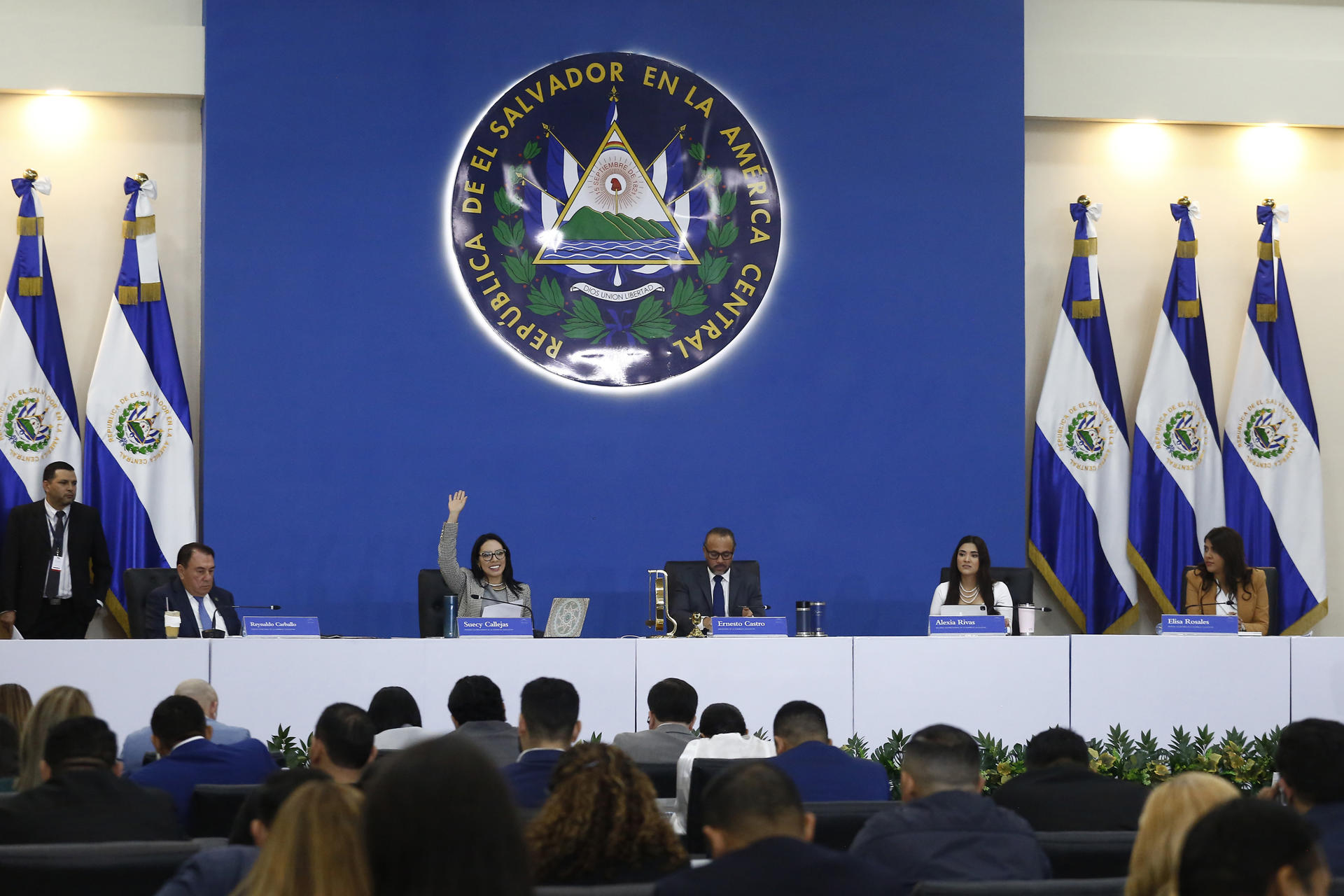 El Salvador: ¿Qué hace la nueva y polémica Ley de Agentes Extranjeros de Bukele?