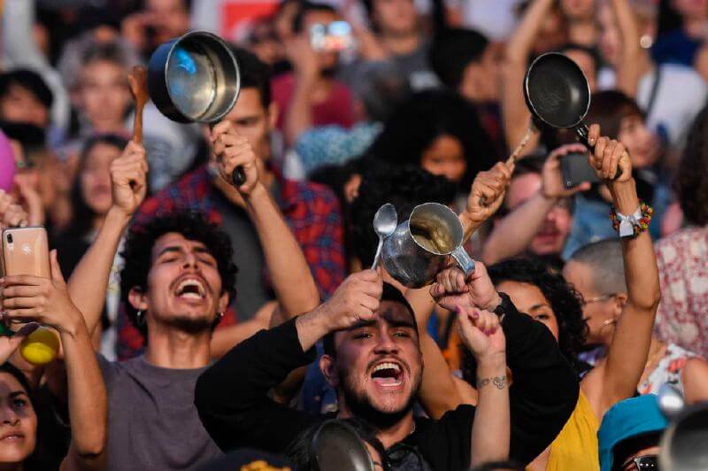 “Vivimos una alegre indignación: amorosa, creativa, lúcida, informada”. /AFP