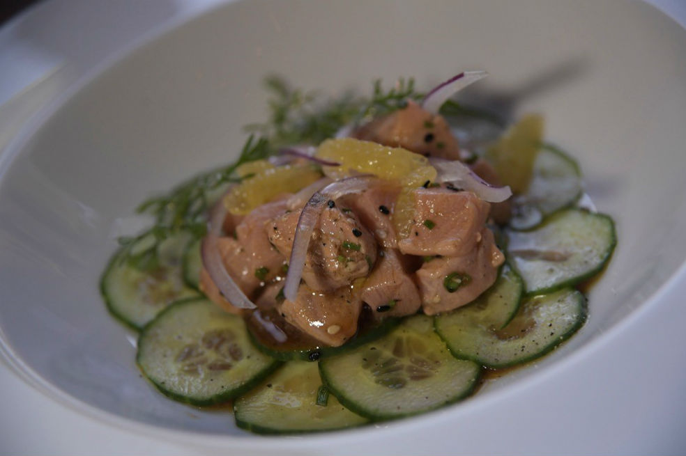 Receta para preparar Ceviche de salmón, pepino y aroma de limón mandarino
