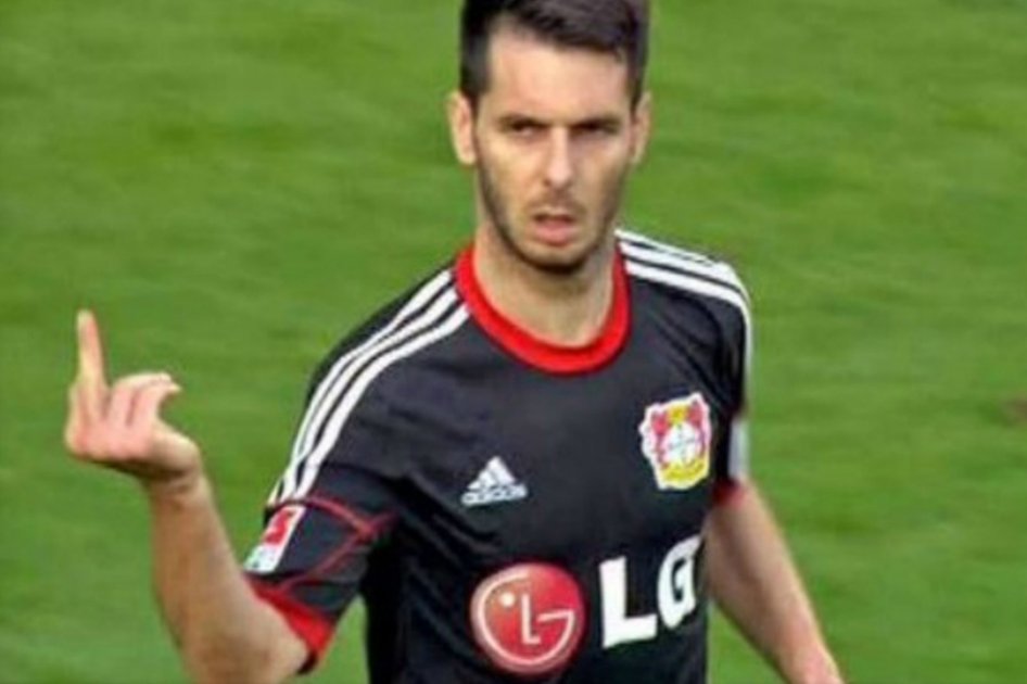 Por gesto antideportivo, jugador fue multado con 150.000 euros en Alemania