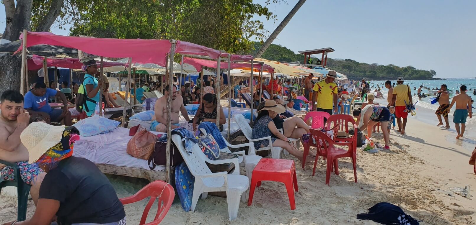 Suspenden el acceso a Playa Blanca por llegar a su capacidad máxima de bañistas