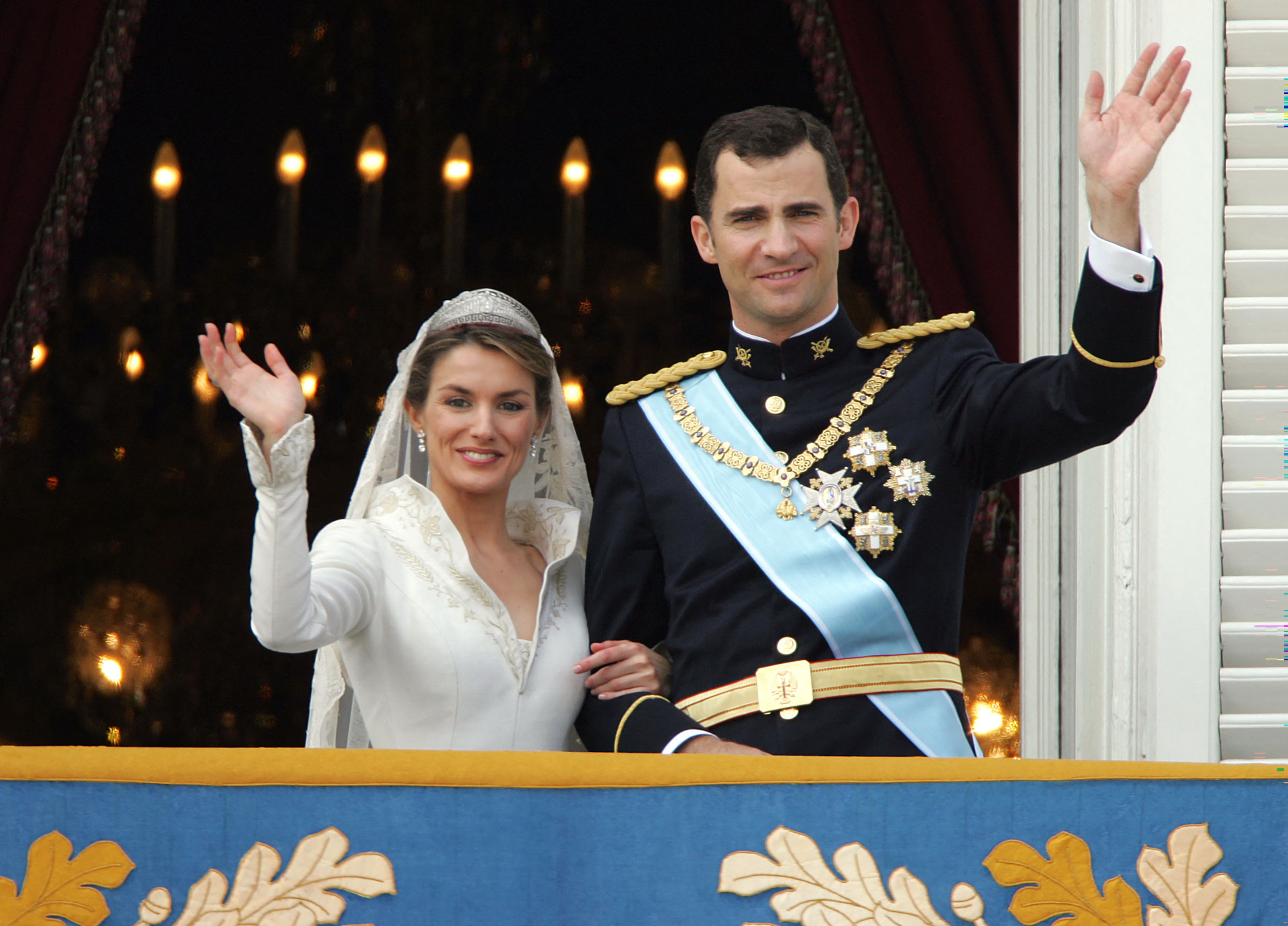 Veinte años de matrimonio de los reyes de España, entre varias crisis de la Corona