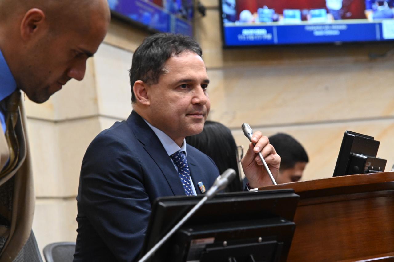 “Son extemporáneas”: presidente del Senado habla de peticiones de frenar salidas de Petro