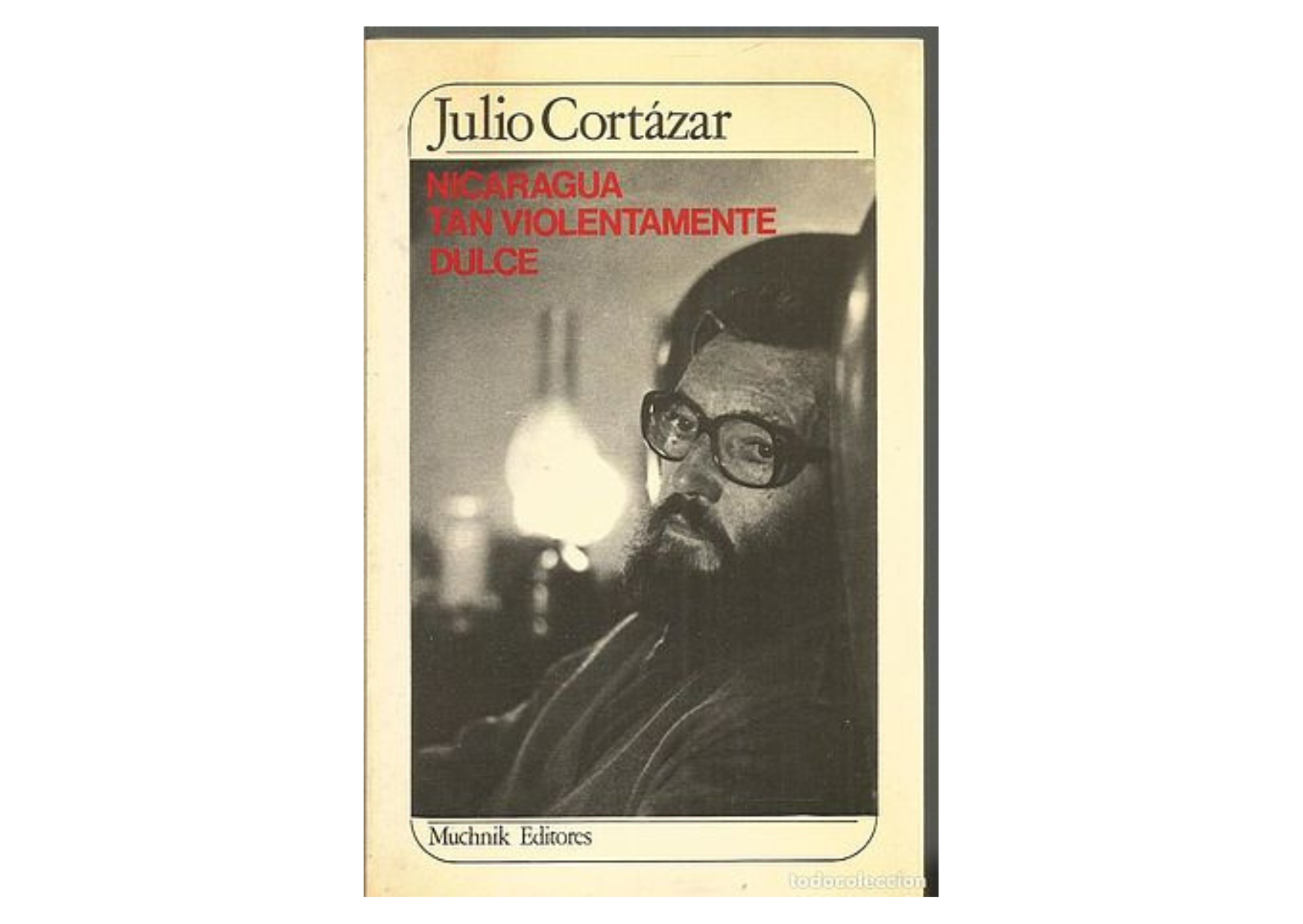 Julio Cortázar nació el 26 de agosto de 1914 en Bruselas, Bélgica, debido a que su padre trabajaba como funcionario de la embajada argentina en ese país. La familia regresó a Argentina cuando él tenía cuatro años, y creció en Banfield, un suburbio de Buenos Aires.