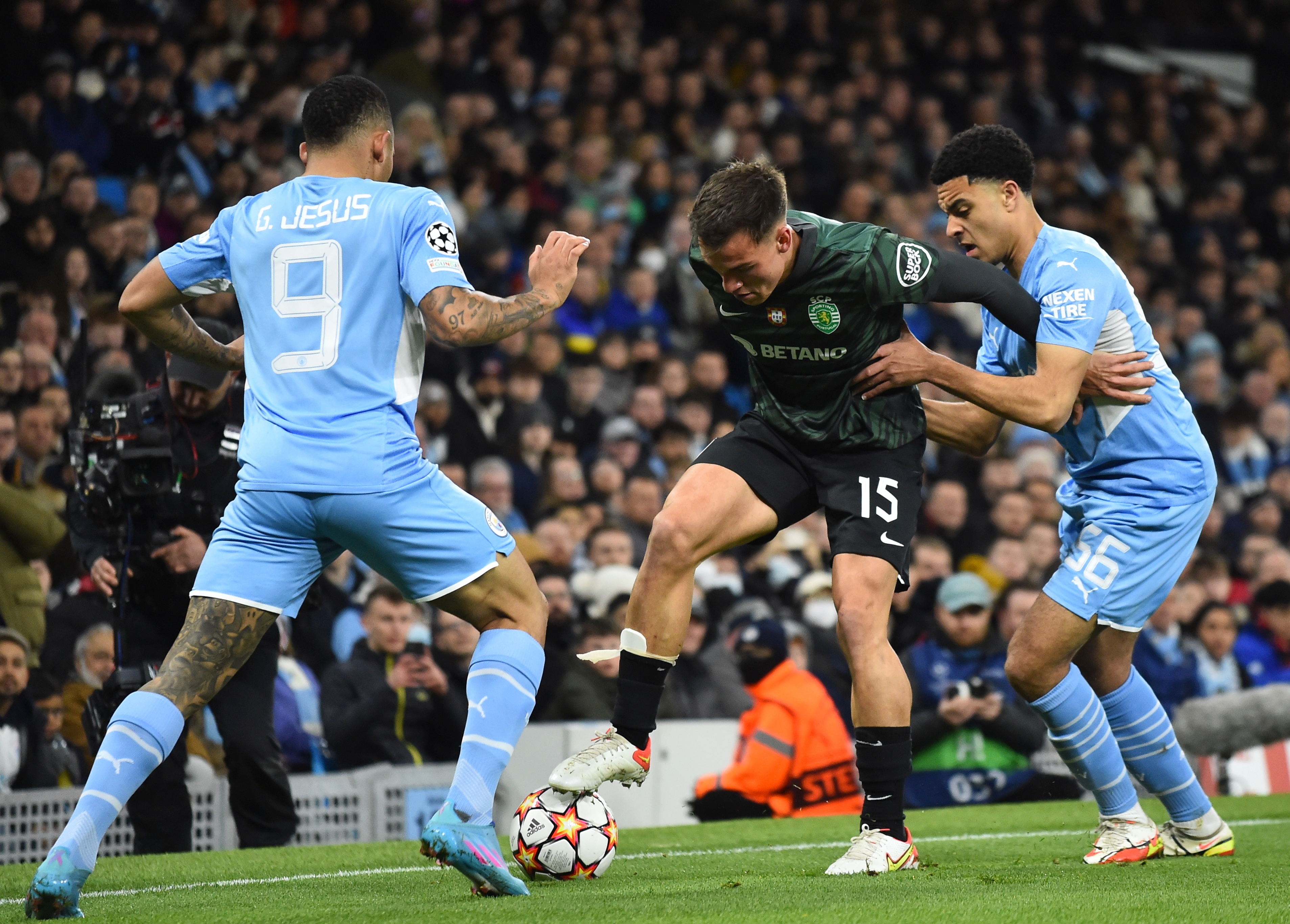 Manchester City también clasificó a cuartos de la Champions League