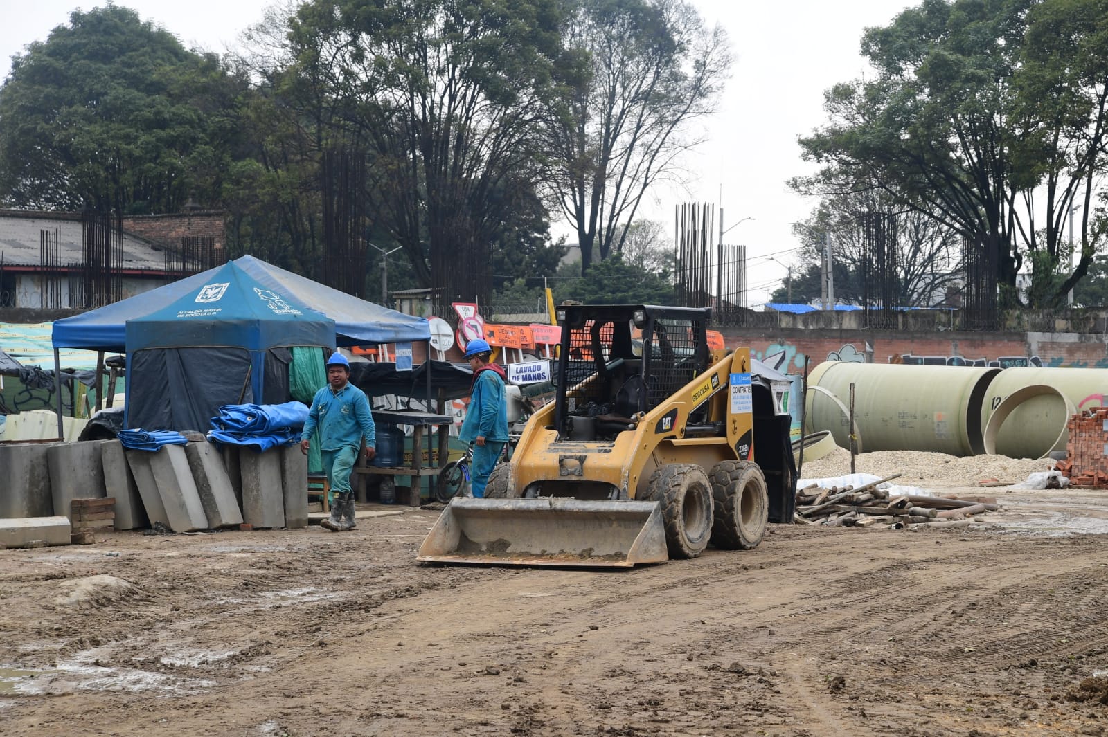 Estación 10: Maquinaria amarilla ya adelanta operaciones en la calle 1 entre carreras 24 y 24c, donde se construirá la estación 10.